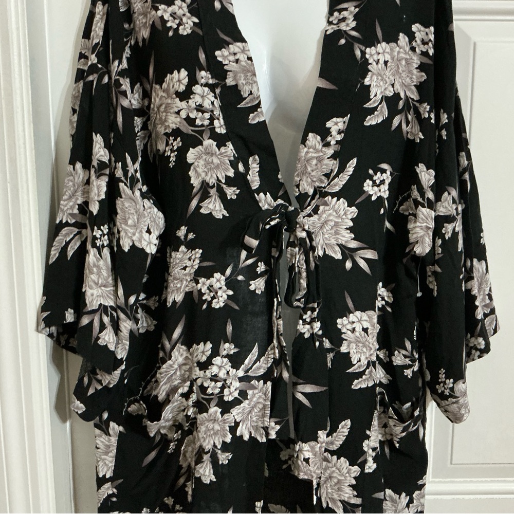Spiritual Gangster Women’s Maya Black Floral Tie Front Kimono Robe Size OS - Picture 5 of 10